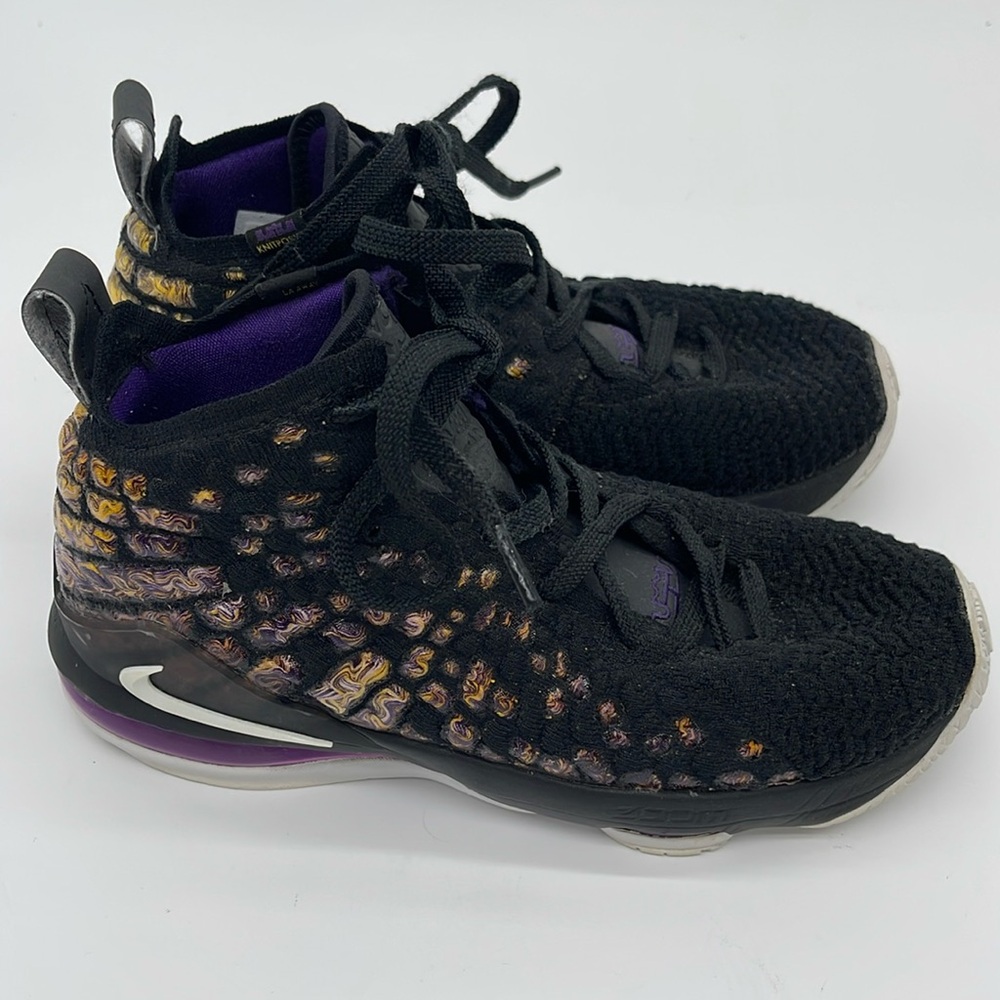 Nike LeBron XVII Sneakers Youth 5.5/Women 7